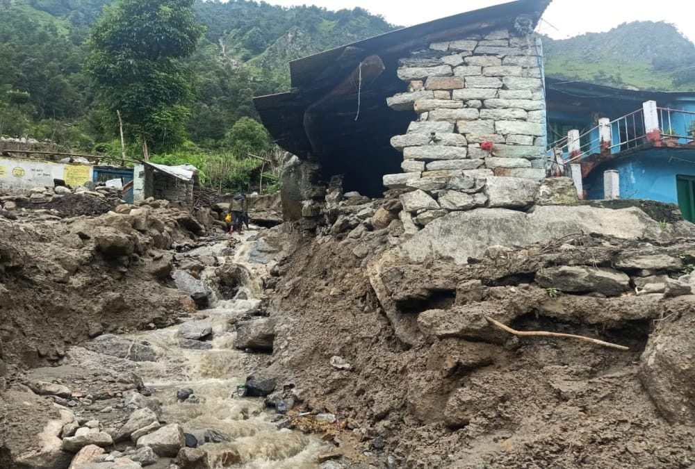 Disaster in Pithoragarh Uttarakhand: Nine Dead bodies Recovered till now, villagers spent night in tent