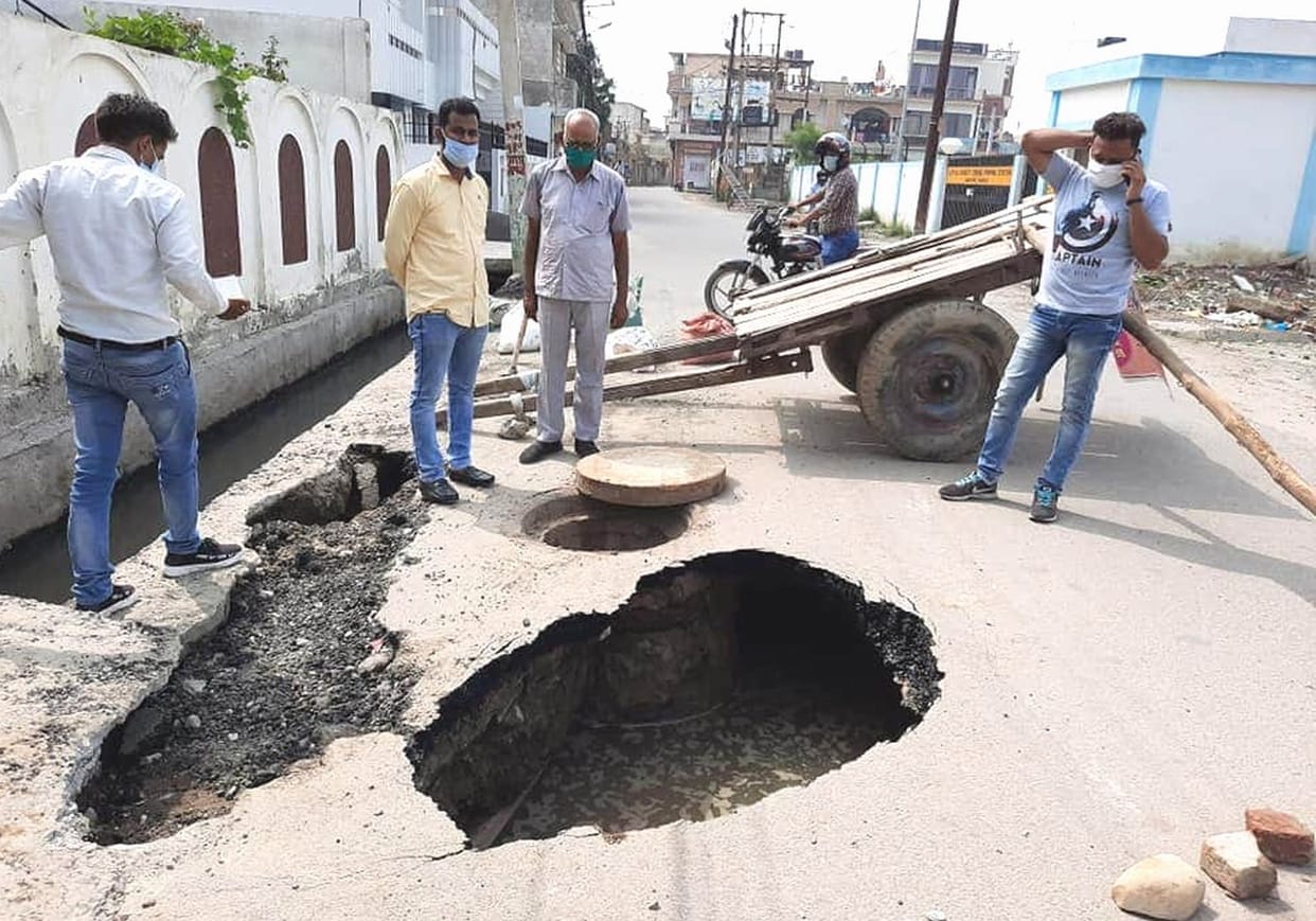 Wounded in highways and inroads in rain