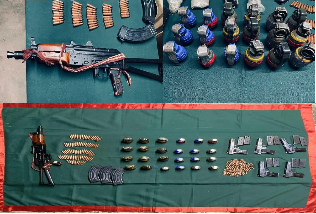 Jammu Kashmir latest news in hindi, terrorist hideout busted in Baramulla, search operation, weapon Recovered