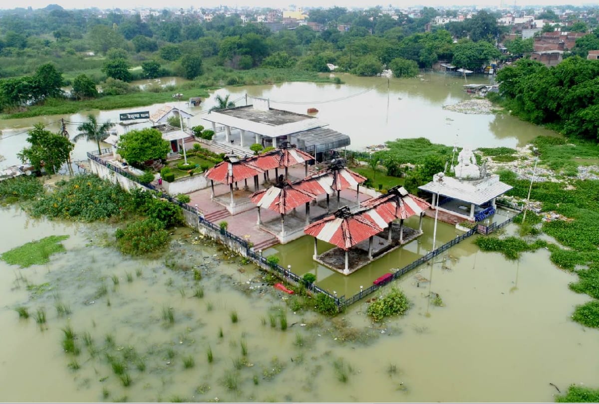 Latest Gorakhpur Flood update news and see latest Photos
