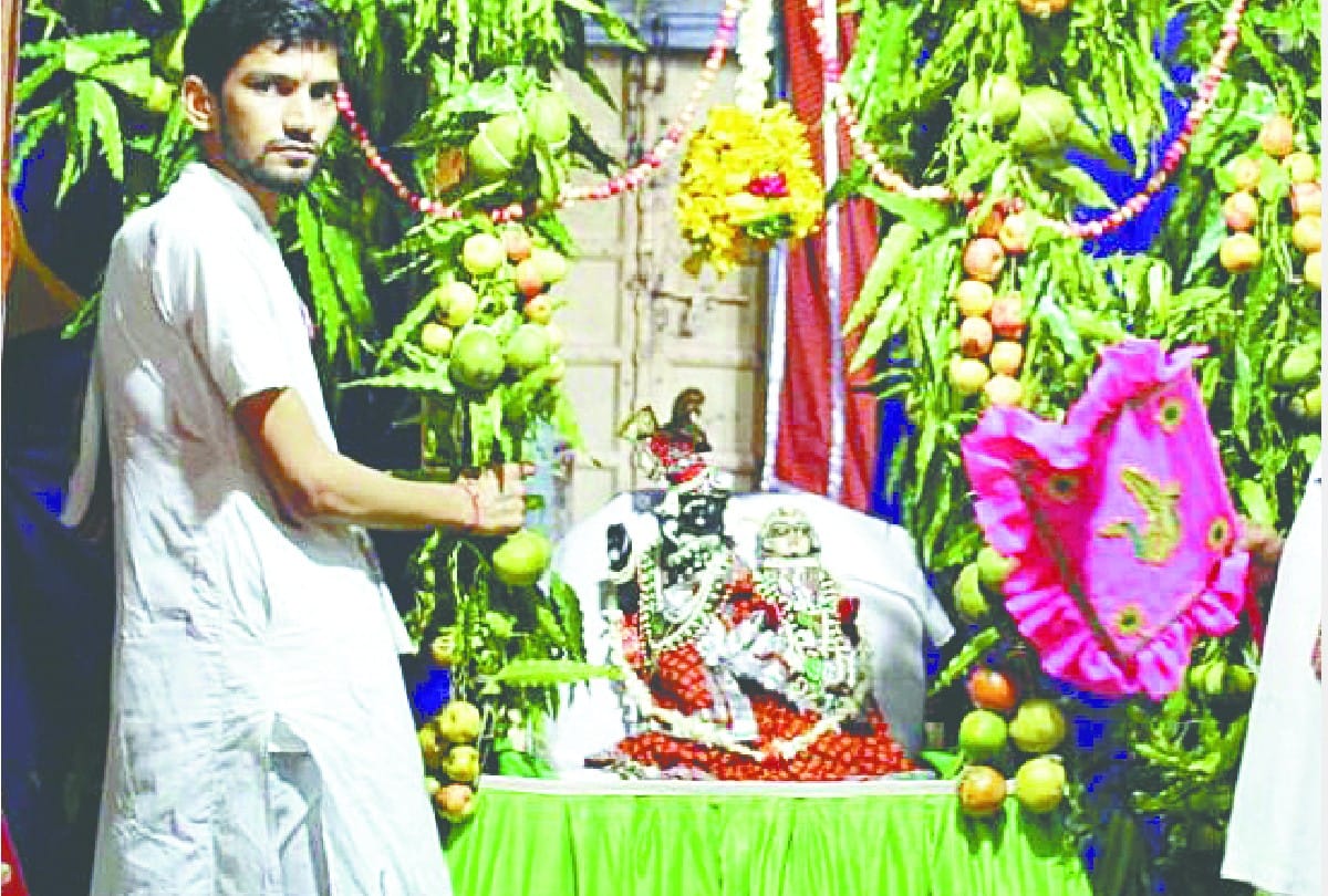hindola darshan in  banke bihari temple vrindavan on hariyali teej