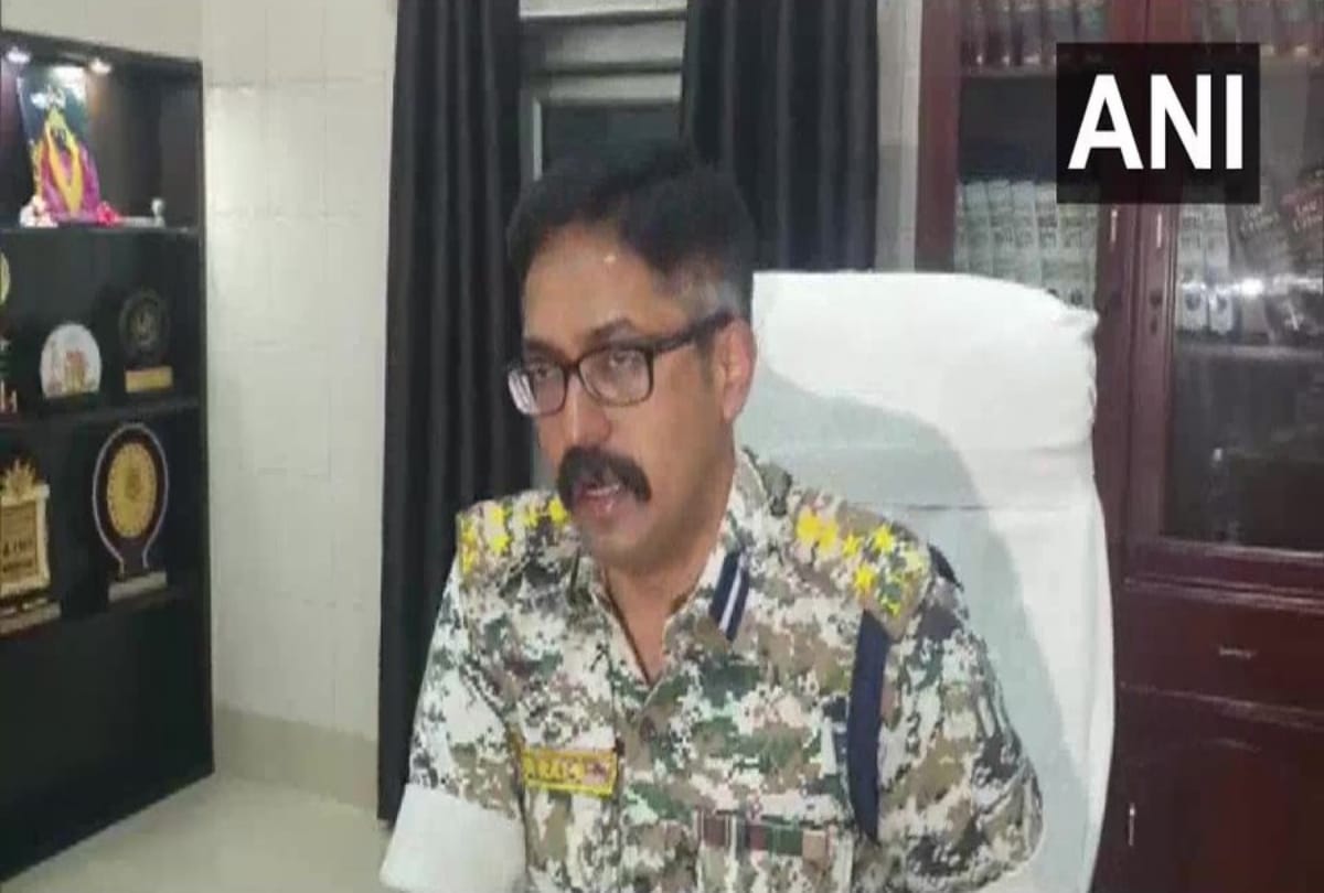 Chhattisgarh Bastar Bounty Naxalite woman of Rs five lakh surrendered to the police