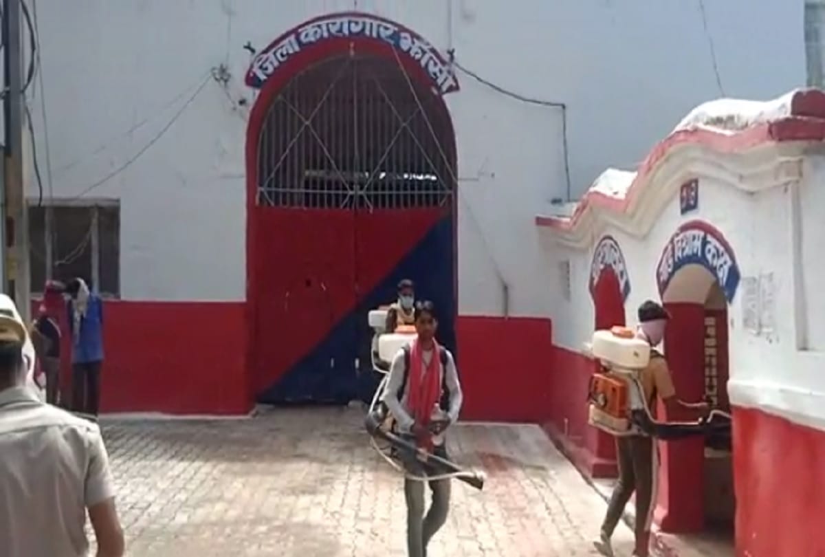 One senior jail superintendent and six jail superintendents transferred in UP