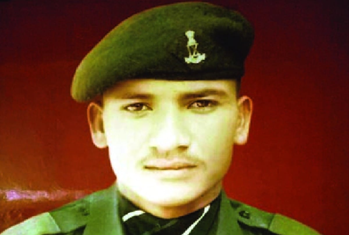 kargil vijay diwas Martyr Ramveer Singh Family made shaheed smarak with personal expenses in Mathura