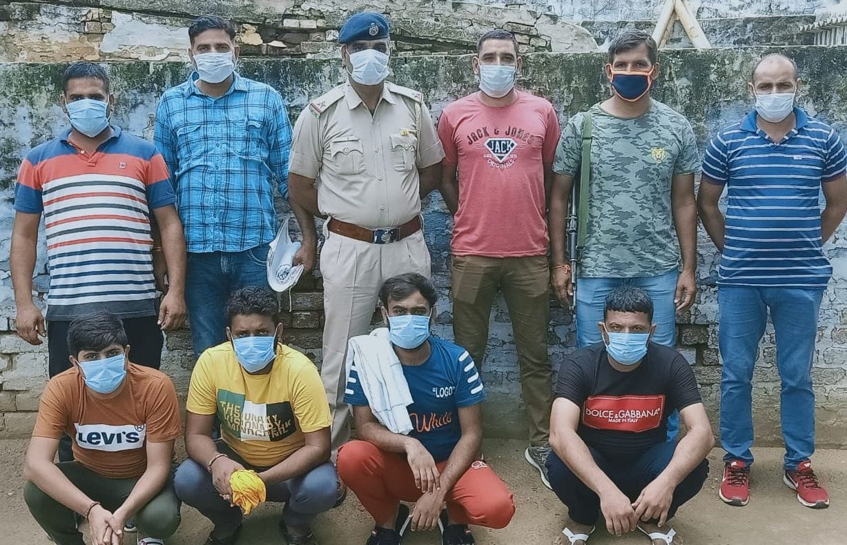 four arrested, police, weapon
