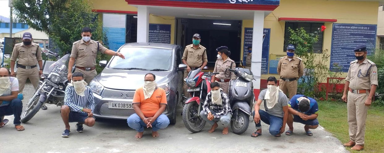 Six arrested for gambling at the house of former Deputy Secretary of Trade Board