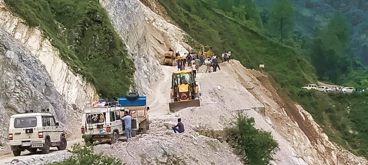 Road band in Bageshwar
