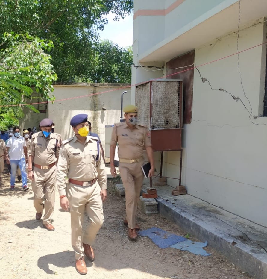 Constable's body found hanging in police station premises