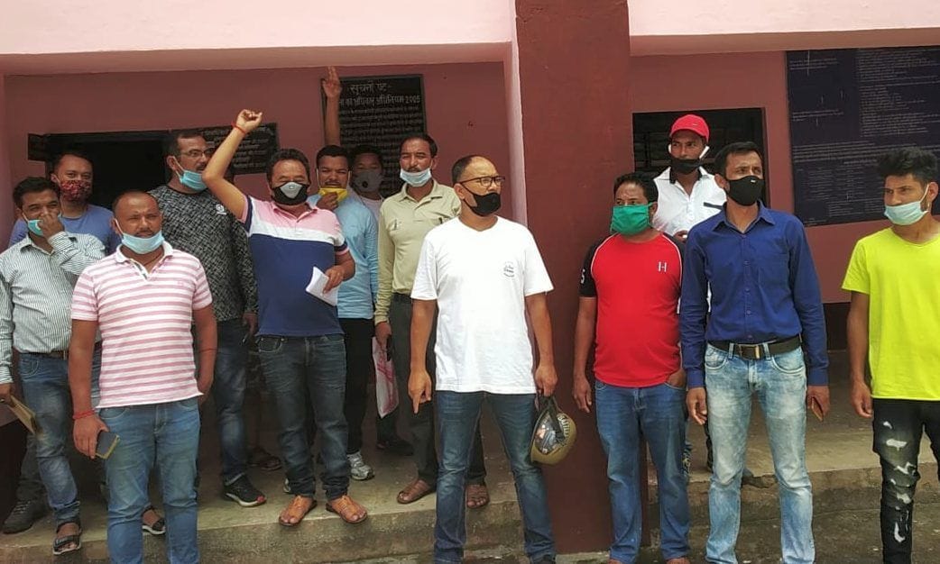 People demonstrated against BRO