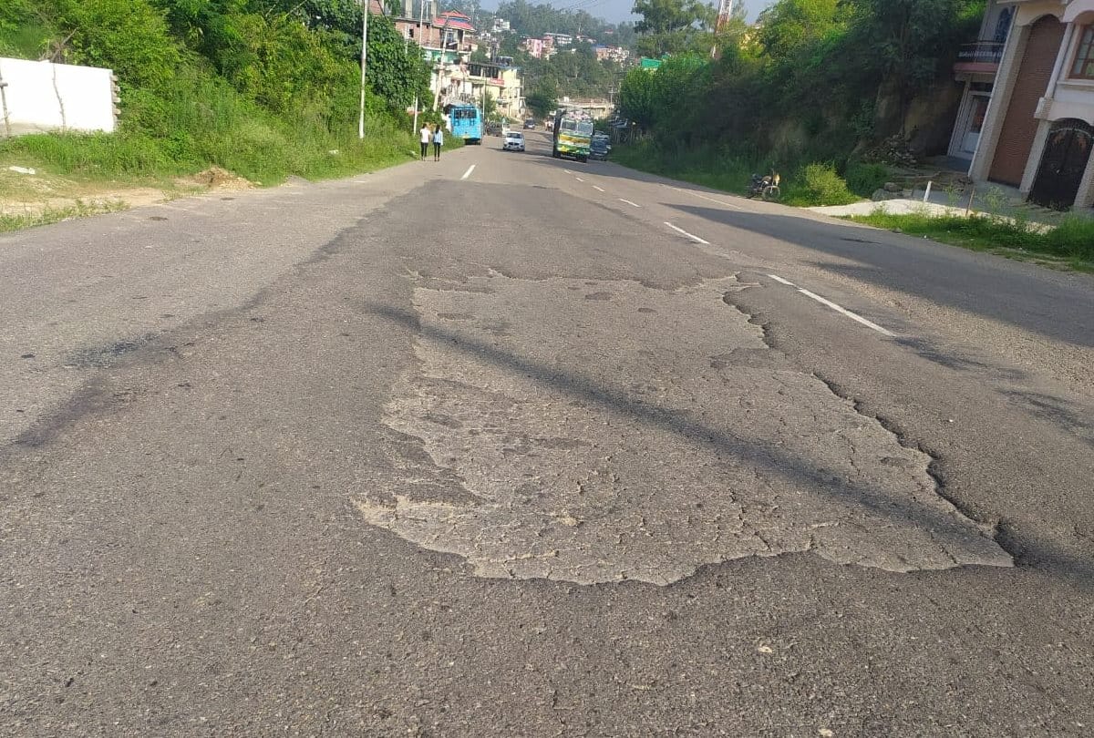 Himachal News: potholes on hamirpur shimla national highway