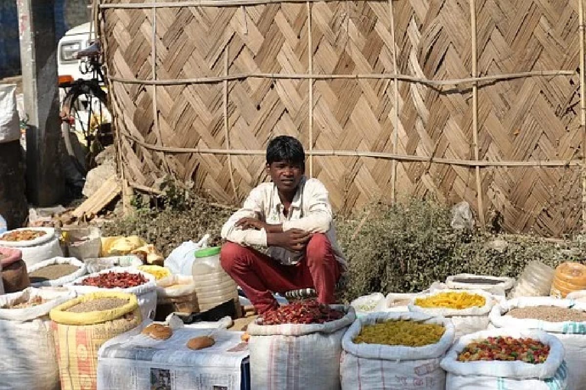 Narendra Modi government Scheme street vendors can now avail 10000 rupees as loan