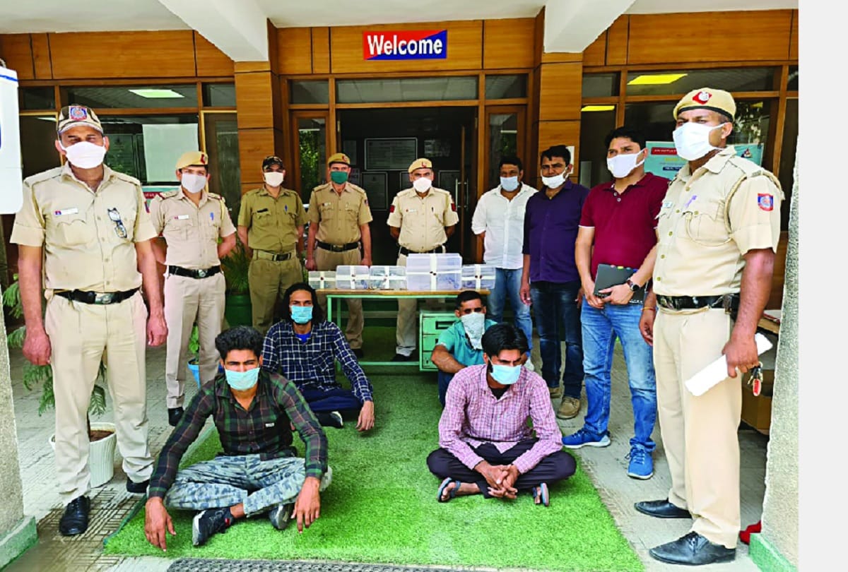 Four miscreants brought weapons for gang war arrested