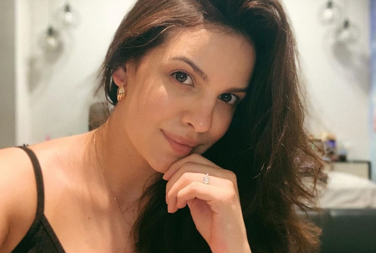 cricketer hardik pandya fiancee natasa stankovic flaunt baby bump in stylish dress check it out