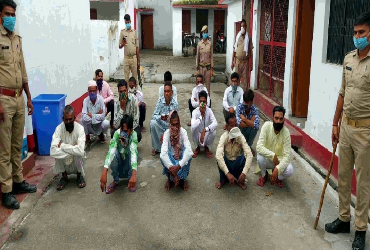 Mass namaz perform in Pilibhit two mosque 14 arrested