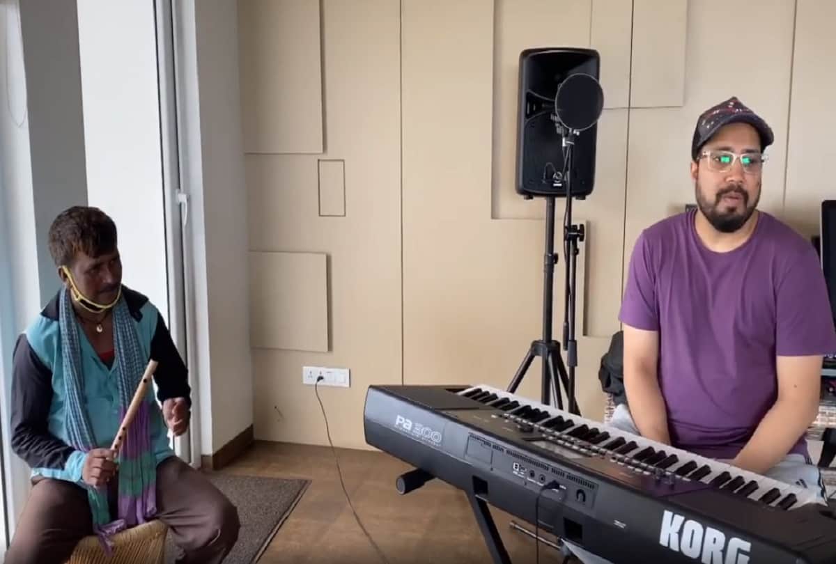Mika Singh make a video of street guy Naushad Ali who plays flute frantically