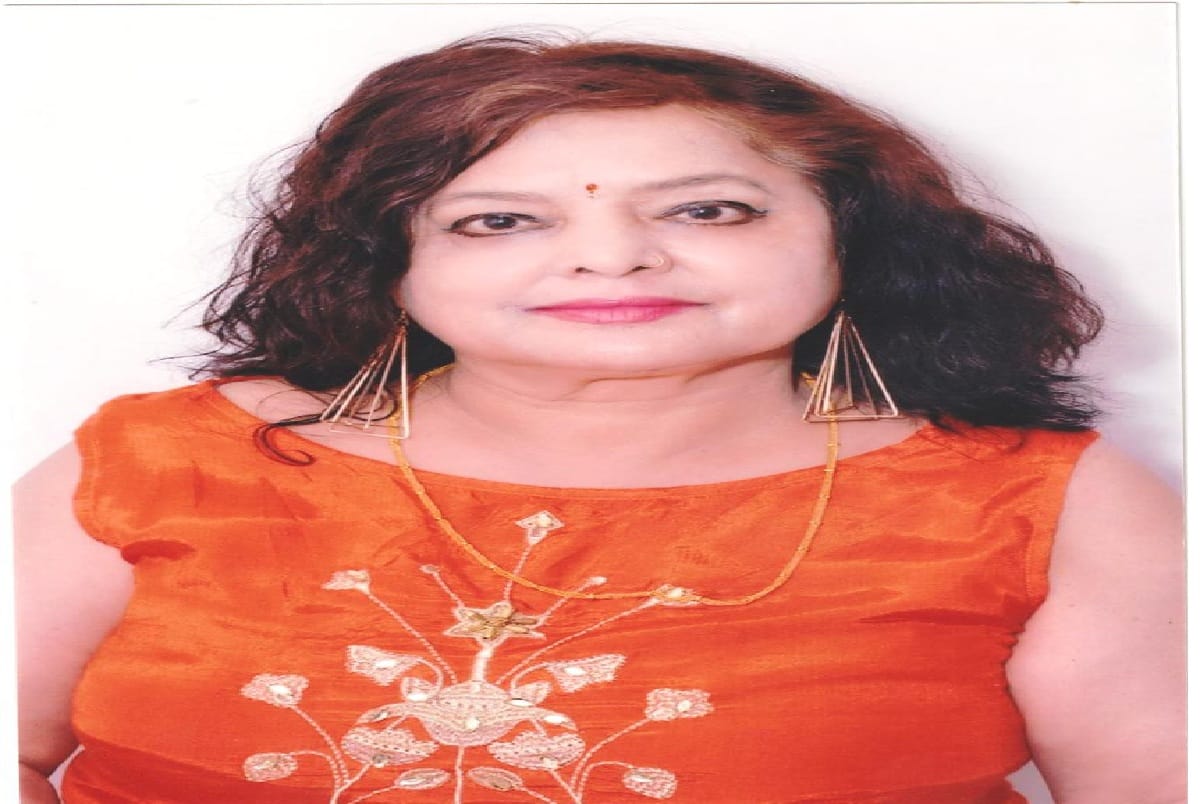 Jammu Kashmir Satirist Anila Singh Chandak received the Atal Hindi Ratna Award
