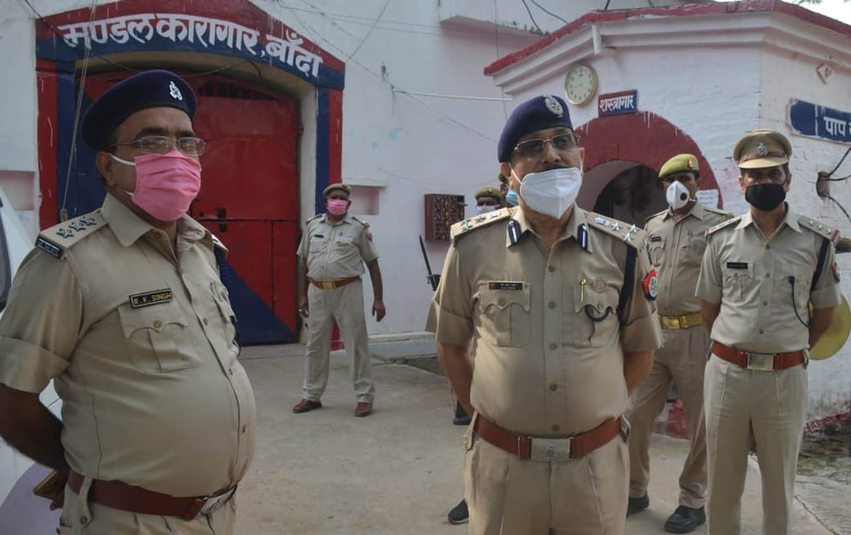 Head warder suspended for prisoner's escape