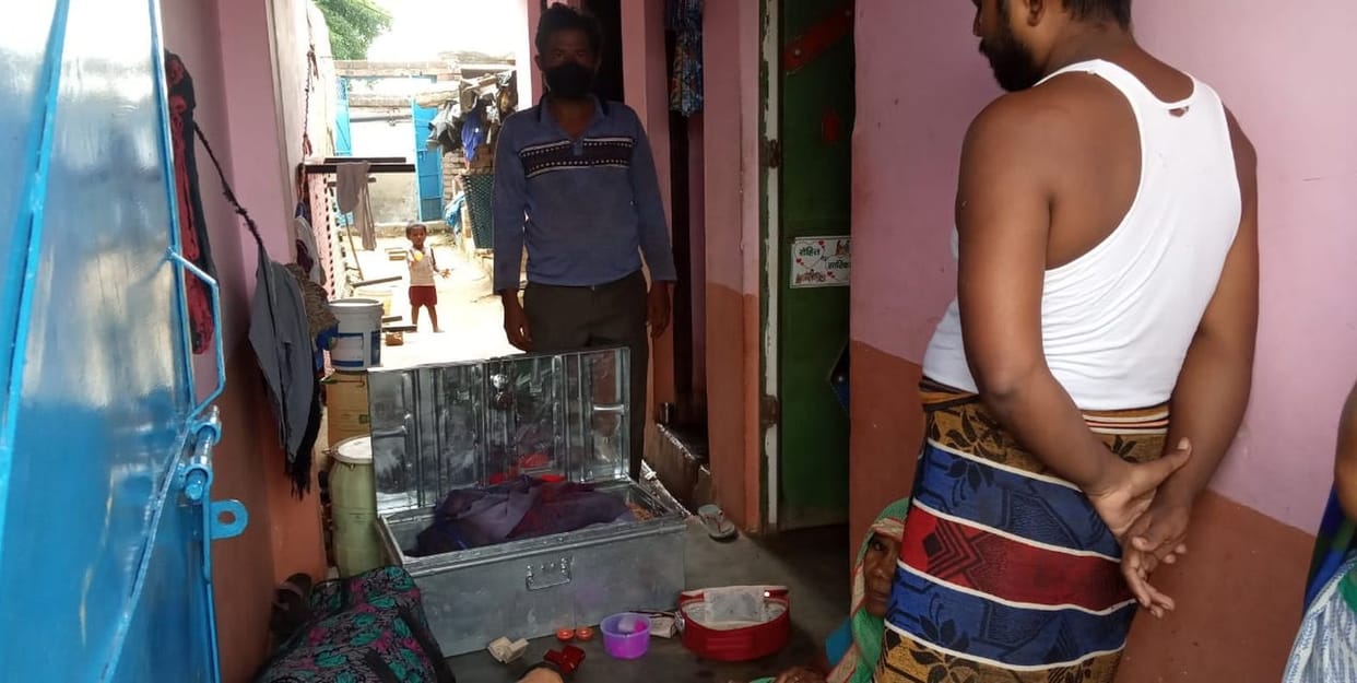 Lakhs stolen from two houses and one seed store