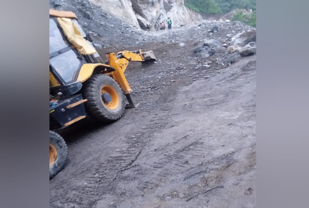 Badrinath highway open after six days in tota ghati, but threat of landslide remains intact