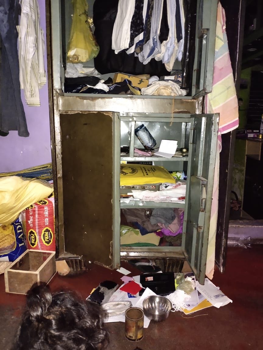 theft in close house