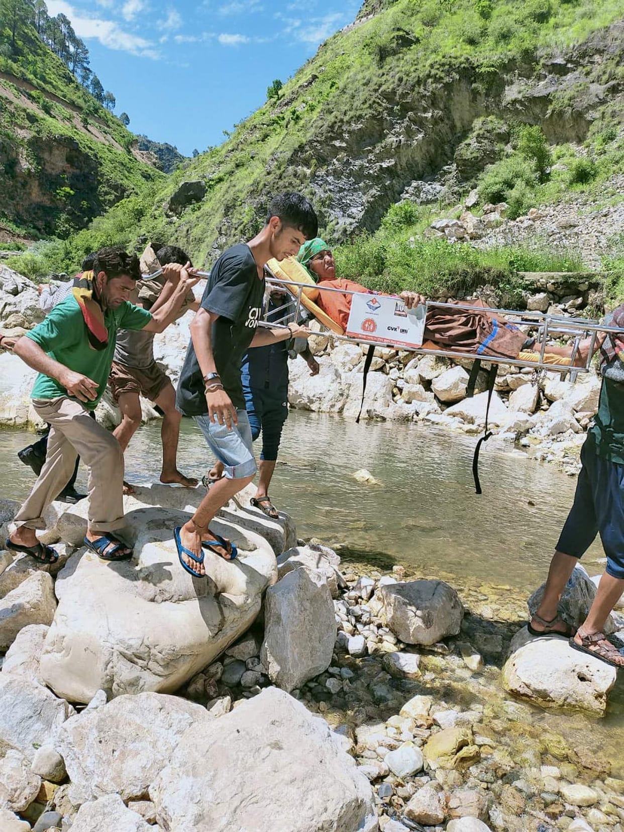 Crossing the lotus river, the sick reached the hospital