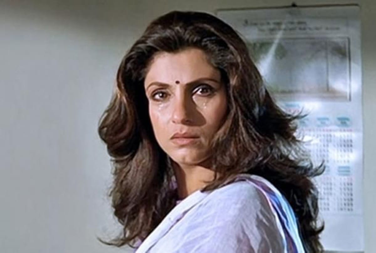 Vinod khanna became uncontrollable during bold scene with Dimple Kapadia actress started crying out of fear