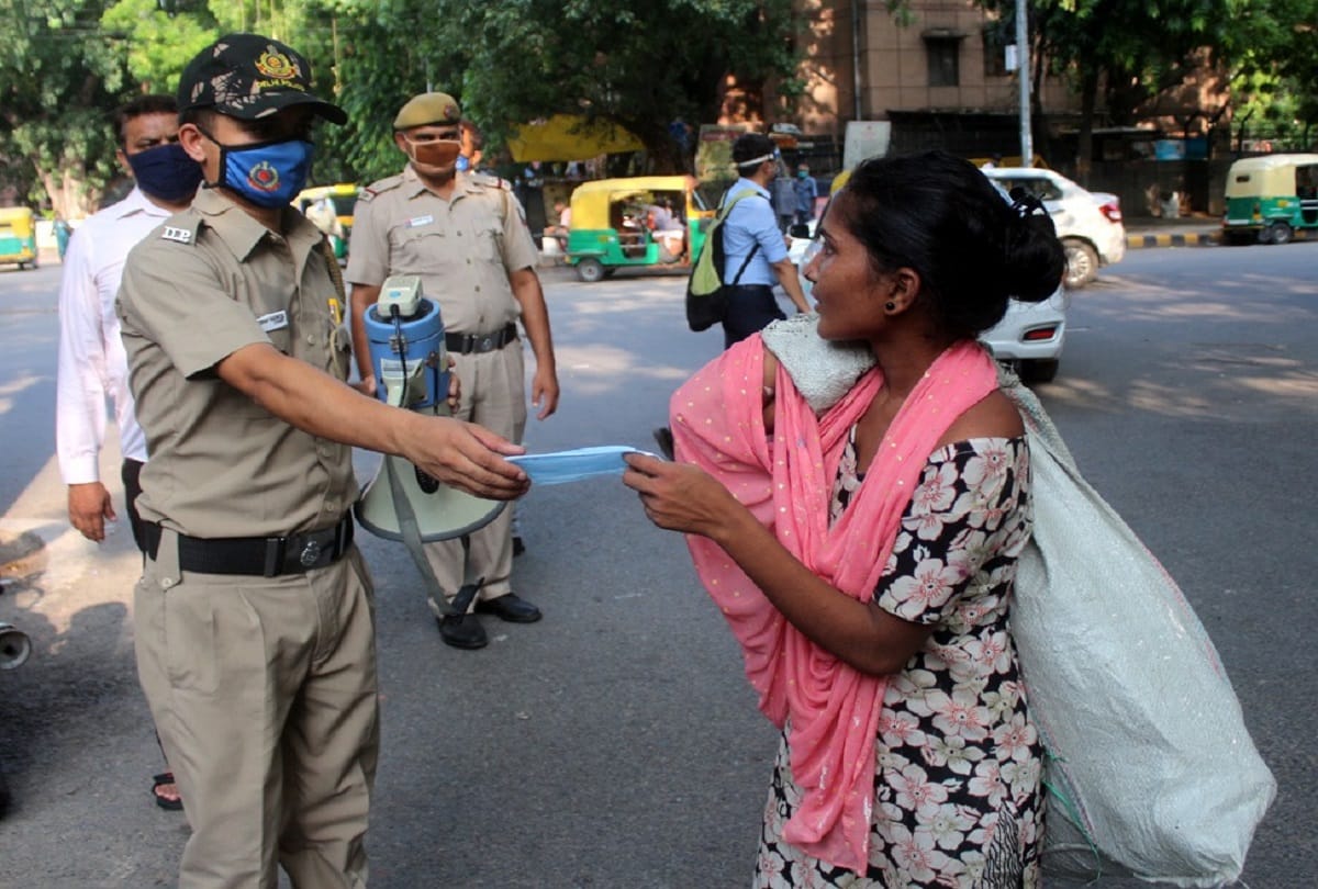 Delhi police earn 3 crore 56 lakh from violators of corona rules social distancing