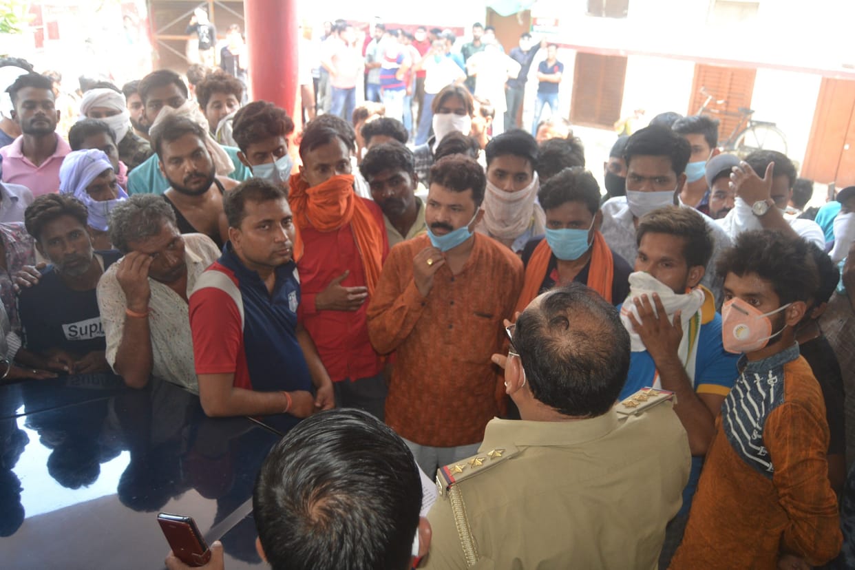 Hathras: Police station to protest against the murder of brother of ABVP officer