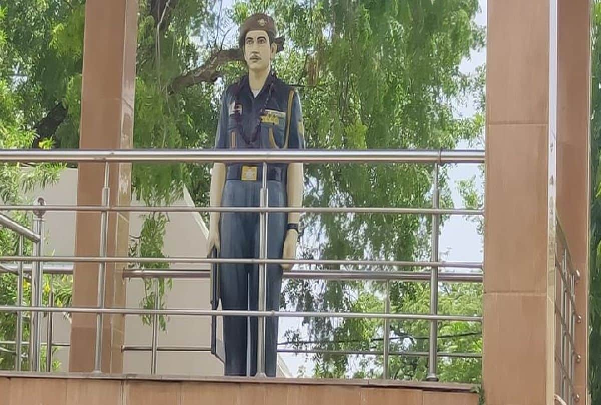 Kargil Vijay Diwas people worship martyr Layak Singh like god in agra