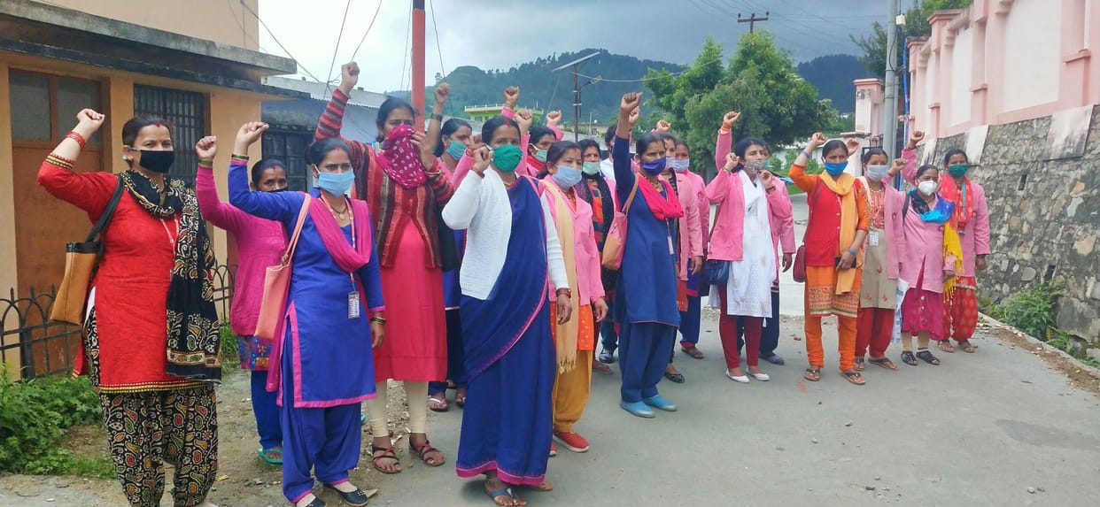 ASHA workers demonstrated in the Collectorate
