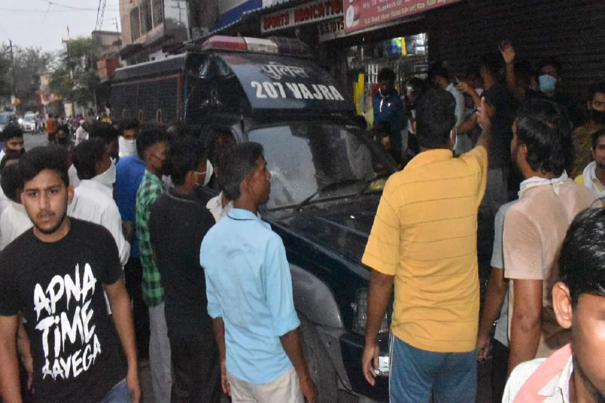 Meerut News: angry women have beaten up a soldier after businessman death in accident