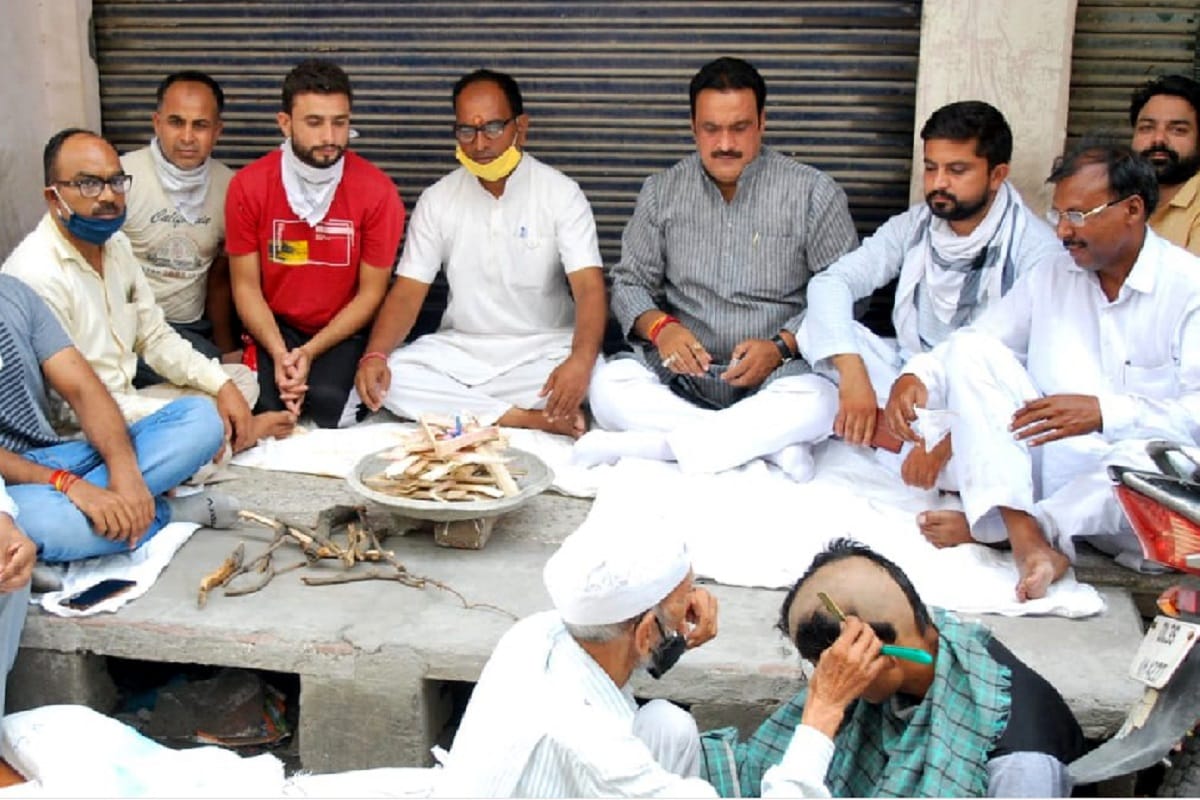 Congress workers protest against Yogi government in Muzaffarnagar of Uttar Pradesh