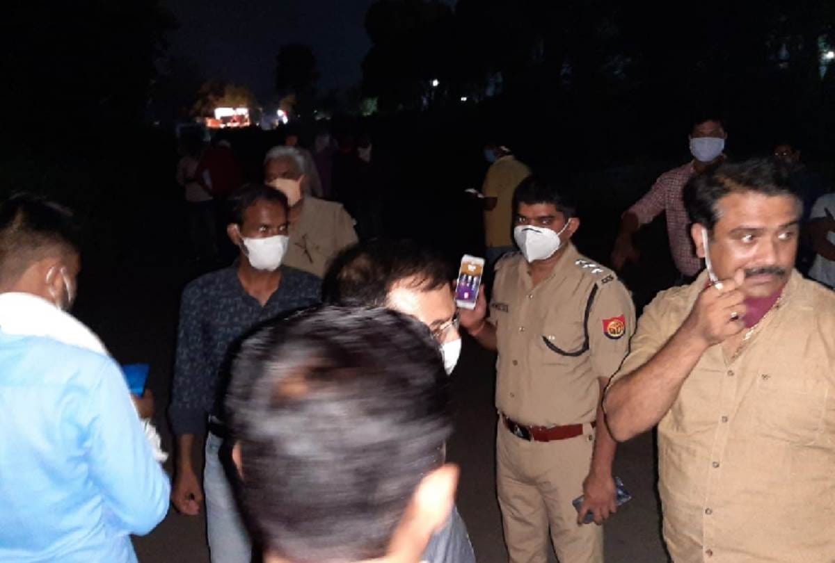 one criminal injured and three arrested in encounter in alambagh