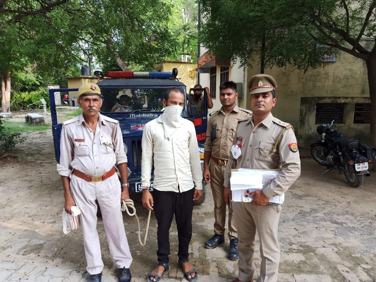 Robbery gang wanted arrested