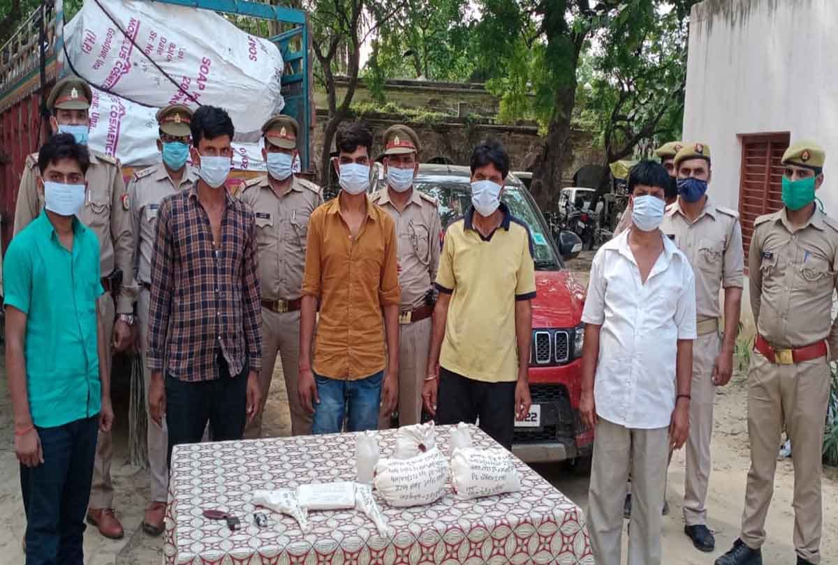 Five smugglers arrested in etawah up