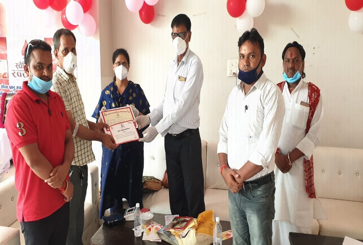 Amar Ujala Foundation Blood Donation Camp In Mathura On Kargil Vijay Diwas