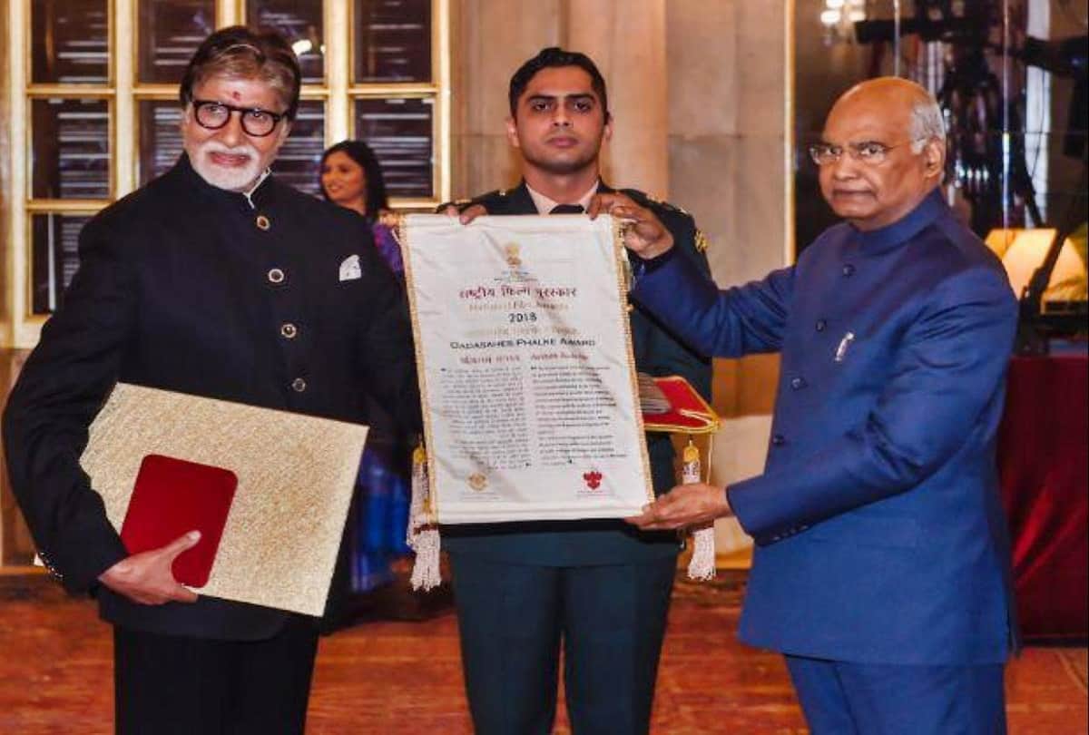 Throwback When After receiving dada saheb Phalke award Amitabh Bachchan asked a funny Question