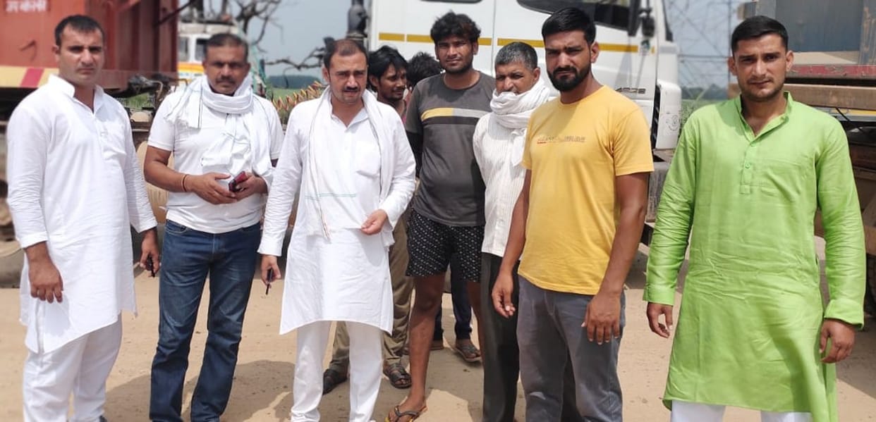 Demonstration at Baoli village plant against overloading