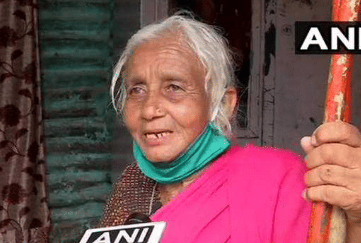Sonu Sood and Riteish Deshmukh to help old woman performing martial arts on streets