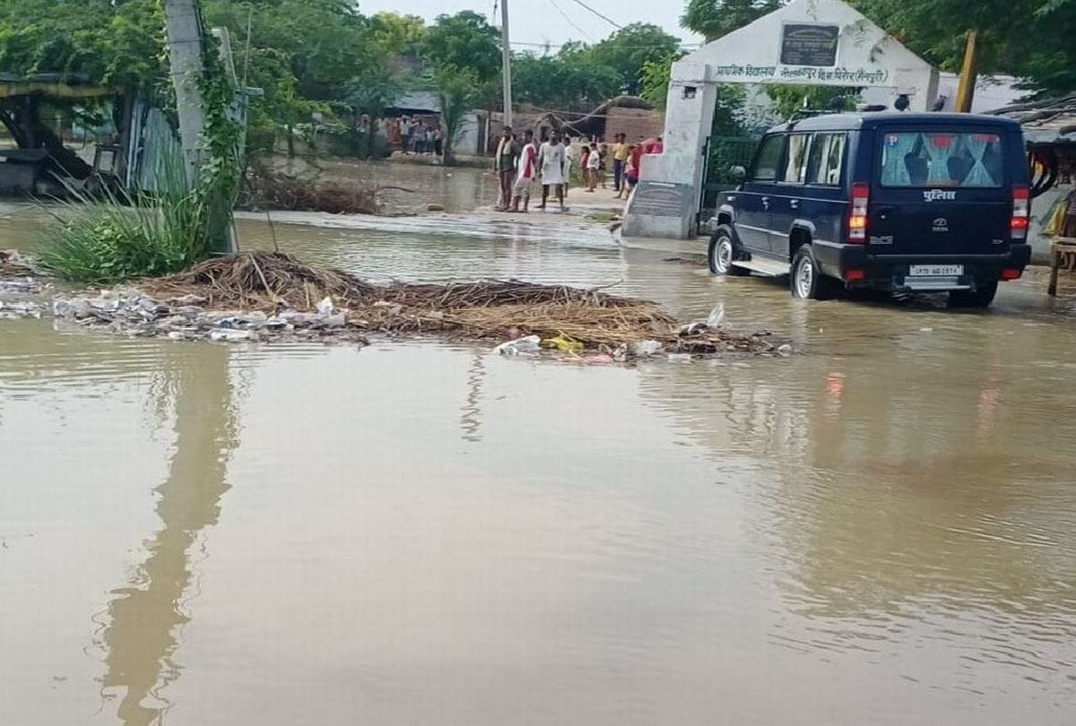 1200 bigha crops submerged due to canal flood in mainpuri