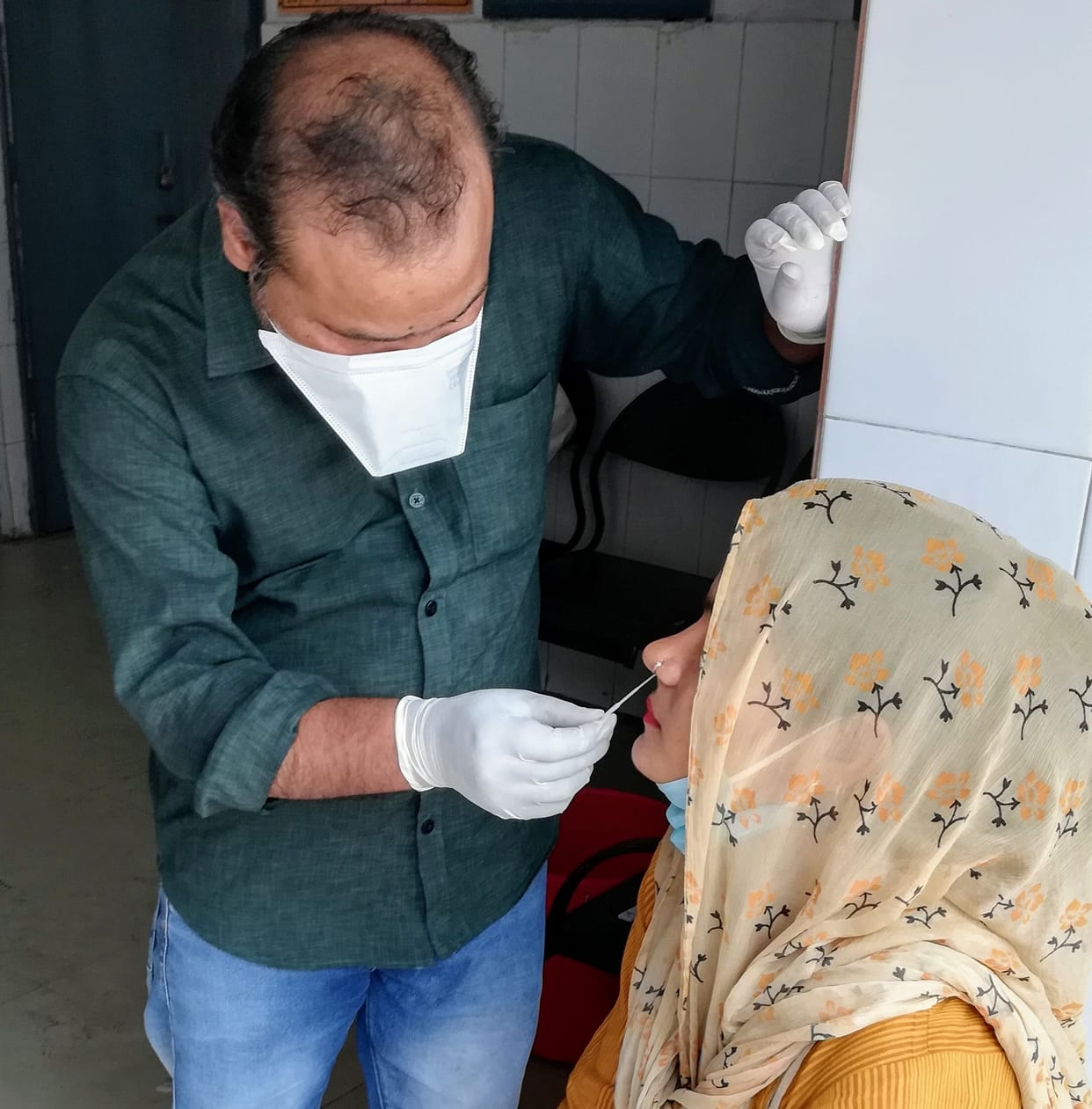 in specection the health  worker found take sample without ppe kit. the divison cervilanse officer angry