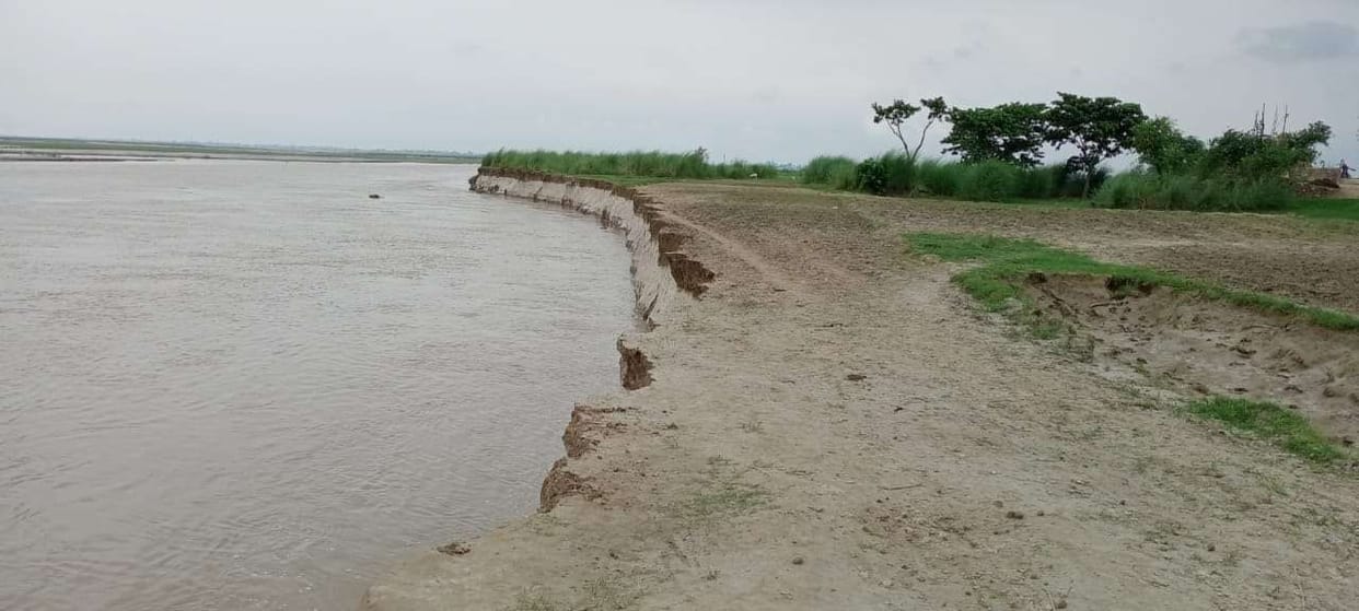 Saryu crosses red mark on Chandpur gauge, crops submerged