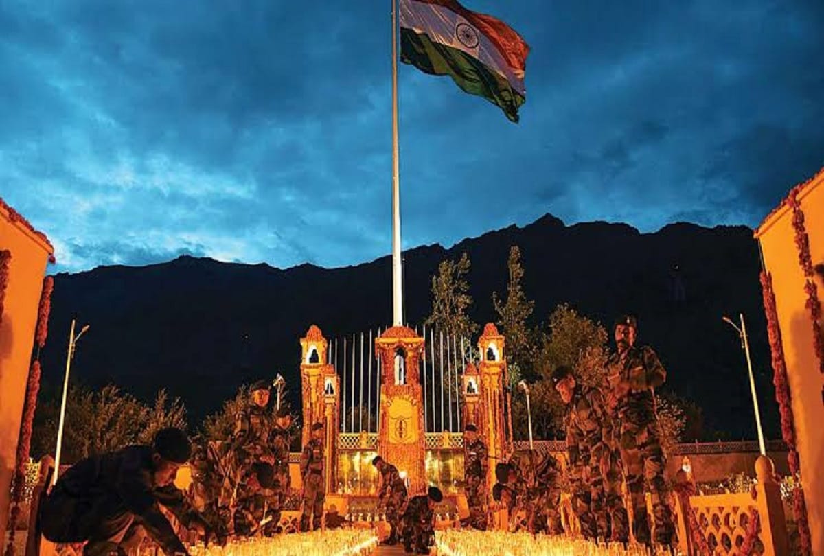 Kargil Day: Indian army climbing mountain for two day and captured two Pakistani posts