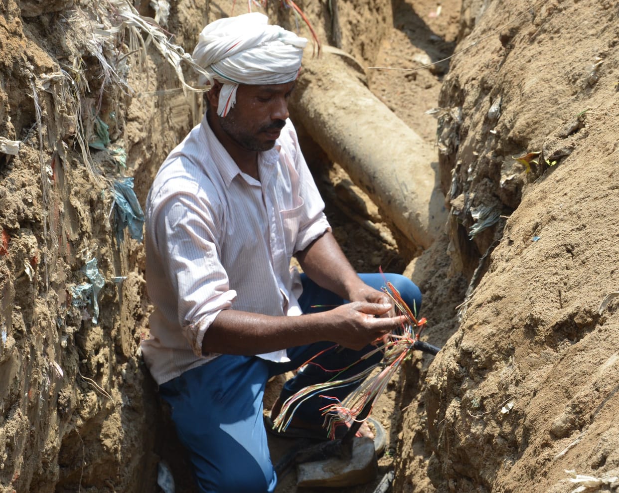 BSNL's cable cut by JCB in city, many banks work affected.