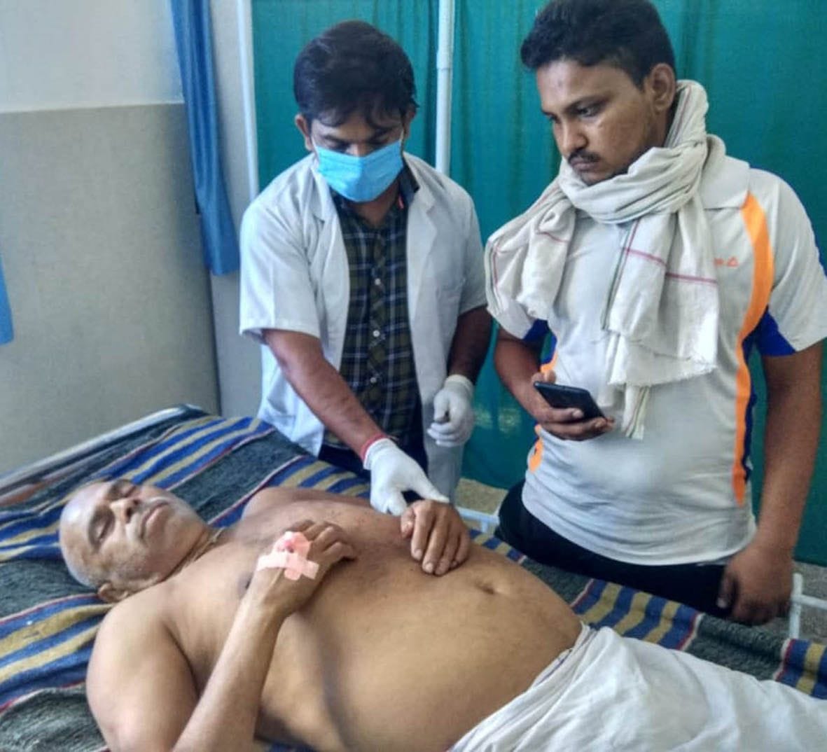 Mahant held hostage and robbed in Chamelivan temple