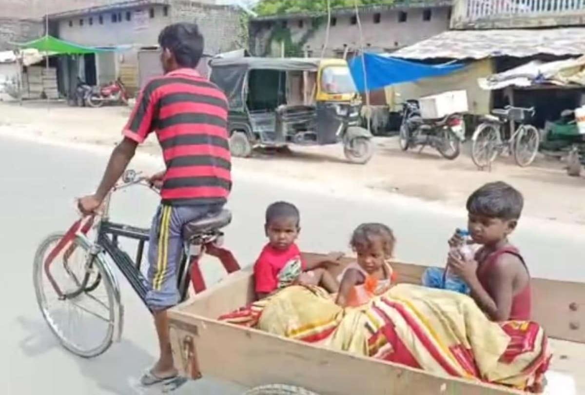 Wife injured on handcuffs husband arrives at police station Basti