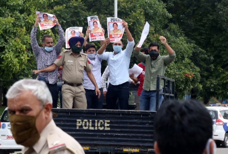 Protest with missing poster of MP Kher, police arrested