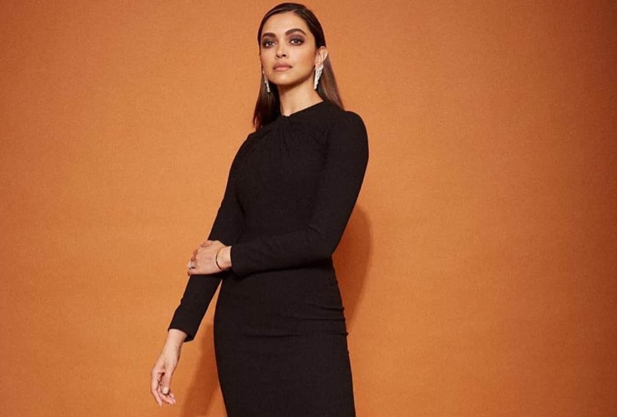 Deepika Padukone scare her fans by wearing light up mask as she shares a random click