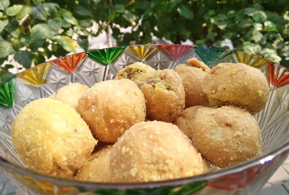 make moong dal khasta kachori recipe