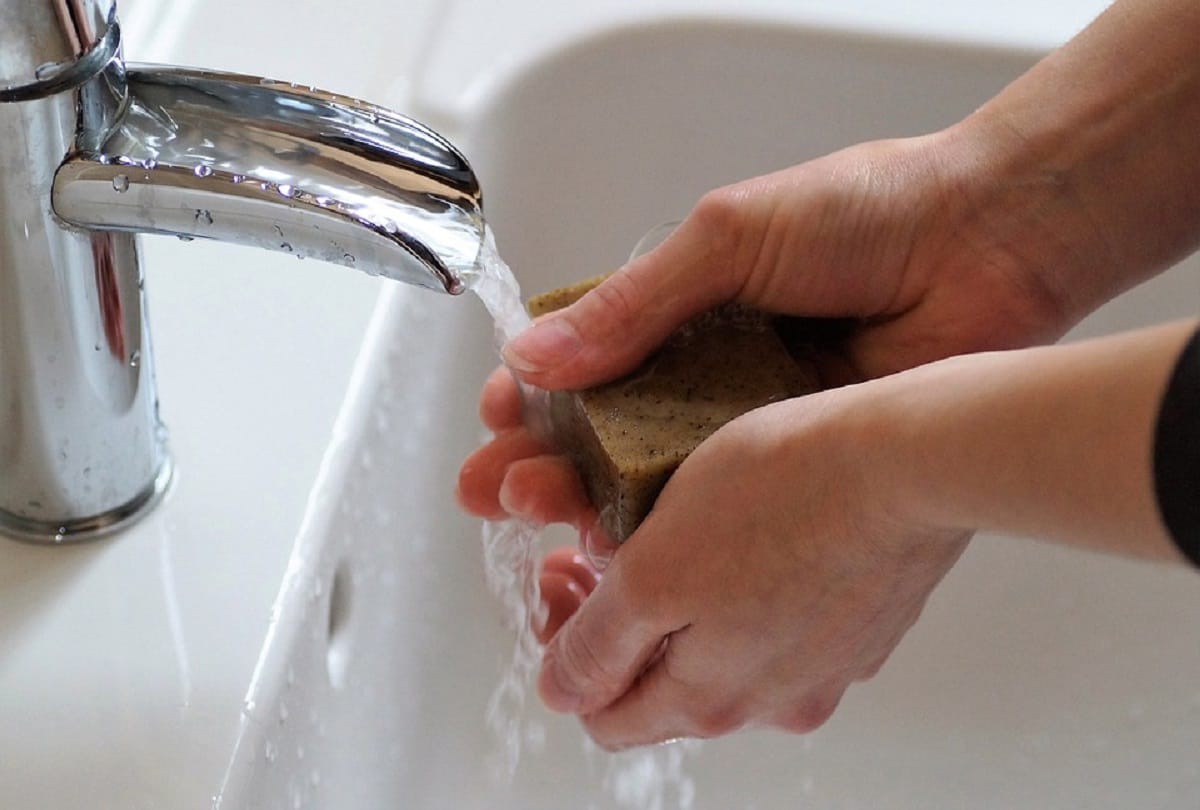 easy tips to stay safe from seasonal diseases